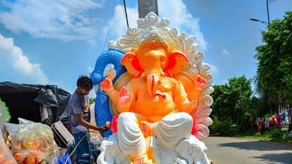 পুজোর ঢাকে বাদ্যি, সূচনা হচ্ছে গণেশ চতুর্থী দিয়ে, উৎসবে মেতে উঠতে চলছে প্রস্তুতি, দেখুন সেরা ১৫ ছবি