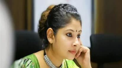 స్మితా సబర్వాల్ ఇంట్లోకి చొరబాటు.. డిప్యూటీ తహసీల్దార్ సహా మరొకరికి రిమాండ్