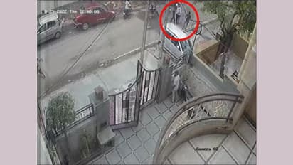 जयपुर में बीच सड़क गैंगवार, बच्ची को लेकर आ रहे हिस्ट्रीशीटर को पहले गोली मारी, फिर कुल्हाड़ी से काट दिया सिर