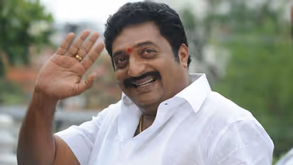 இது ஃபேமிலி டைம்... ஃபாம் ஹவுசில் குடும்பத்தோடு குதூகலம் பண்ணும் பிரகாஷ் ராஜ்! வைரலாகும் போட்டோஸ்!