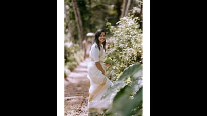 సీతాకోక చిలుకలా రంగుల కాస్ట్యూమ్ లో మనసు దోచేస్తున్న అమలాపాల్.. ఆ కళ్లేంటి బాబోయ్ 