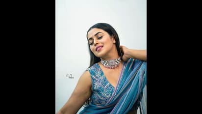 చీరకట్టులో కవ్విస్తూ క్లోజప్ గా పూర్ణ గ్లామర్ అటాక్.. సిట్టింగ్ ఫోజుల్లో అందాల ఘాటుకి ఎంతటివారైనా చిత్తే.. 