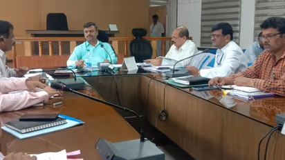 ವಸತಿ ಯೋಜನೆ ಶೀಘ್ರ ಪೂರ್ಣಗೊಳಿಸಿ; ಜಿಲ್ಲಾಧಿಕಾರಿ ಡಾ.ಆರ್.ಸೆಲ್ವಮಣಿ ತಾಕೀತು