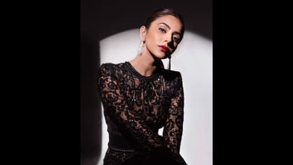 బ్లాక్ అవుట్ ఫిట్ లో మైండ్ బ్లాక్ చేస్తున్న రకుల్.. స్టన్నింగ్ స్టిల్స్ తో మతిపోగొడుతున్న ఫిట్ నెస్ గర్ల్..