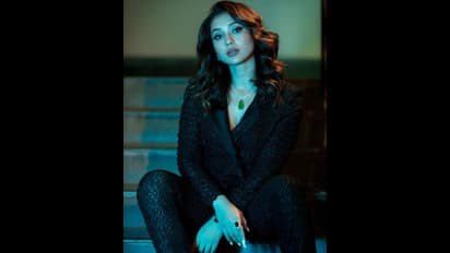 টলিপাড়ার 'ব্ল্যাক বিউটি'-কে চিনতে পারছেন, লাস্যময়ীর বুকের খাঁজের যৌনতাতে পাগল হলেন ভক্তরা