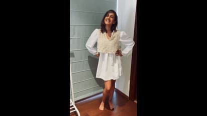 అంతకంతకు కురచదైపోతున్న నిహారిక డ్రెస్... షార్ట్ ఫ్రాక్ లో మెగా డాటర్ అందాల విందు!