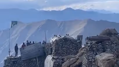 सीमा पर पाकिस्तानी सेना ने बजाया ऐसा गाना, कैंप में नाचने लगे भारतीय जवान, देखिए वायरल वीडियो