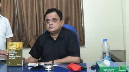 SSC-কাণ্ডে ধৃত সুবীরেশ ভট্টাচার্যের কী সরকারি পদে থাকবে? উত্তর দিলেন ব্রাত্য বসু