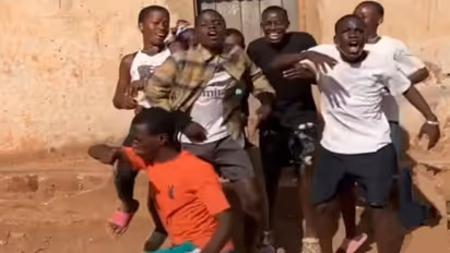 काला चश्मा.. गाने पर इन अफ्रीकन बच्चों का डांस देखिए, सिद्धार्थ और कटरीना की रियल एक्टिंग फीकी लगेगी 