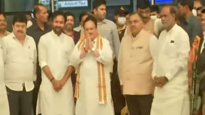 వరంగల్ చేరుకున్న జేపీ నడ్డా.. భద్రకాళి అమ్మవారి ఆలయంలో పూజలు..