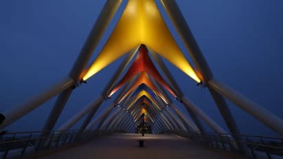 PM मोदी आज साबरमती रिवरफ्रंट में अटल ब्रिज का करेंगे उद्घाटन, देखें शानदार PHOTOS