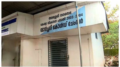  'സിസേറിയന്‍ ആവശ്യപ്പെട്ടിട്ടും സമ്മതിച്ചില്ല, കുഞ്ഞിന്‍റെ മരണം ചികിത്സാ പിഴവ് മൂലം', ആരോപണവുമായി കുടുംബം