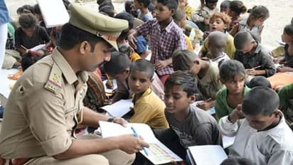 ये हैं वर्दी वाले गुरुजी, ऑफ ड्यूटी में इनका यह अवतार लोगों को करता है हैरान, जानिए कौन है यह शख्स