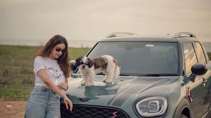 స్టైలిష్ లుక్ లో అట్రాక్ట్ చేస్తున్న కీర్తి సురేష్.. ట్రెండీ వేర్ లో వీకెండ్ ట్రీట్ అదిరిపోయిందంతే.!