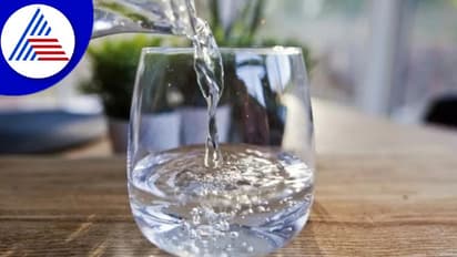 ಆರ್ಯುವೇದದ ಪ್ರಕಾರ ನೀರು ಕುಡಿಯೋ ಸರಿಯಾದ ವಿಧಾನ ಇದೇ ನೋಡಿ