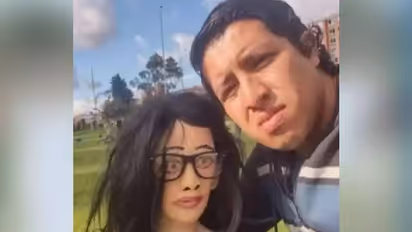 ഒരു വർഷമായി പാവയുമായി പ്രണയത്തിൽ, ഉടനടി വിവാഹമെന്ന് യുവാവ്