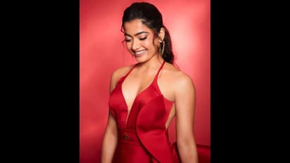 வெள்ளை நிற புடவையில் சொக்க வைக்கும் ராஷ்மிகா மந்தனா..க்யூட் போட்டோஸ் இதோ !