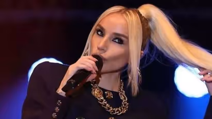 മതപാഠശാലകളെ കുറിച്ച് തമാശ പറഞ്ഞു 'തുർക്കിയുടെ മഡോണ' അറസ്റ്റിൽ, വിമർശനം