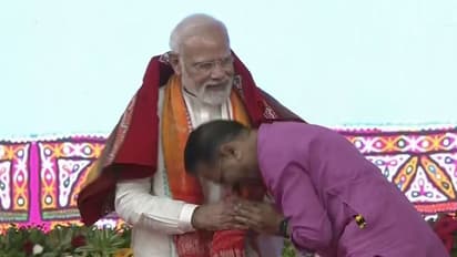 10 फोटो में देखें PM मोदी का गुजरात दौरा,  जानें किन 13 हजार लोगों की याद में बना है स्मृति वन स्मारक  