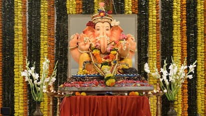 गणेश चतुर्थी पर ऐसे करें अपने घर का डेकोरेशन, बेहद आकर्षक लगेगी बप्पा की झांकी 