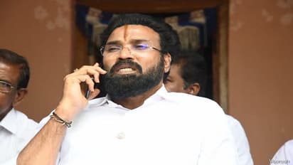 ಗಣೇಶ ಹಬ್ಬ: ಪ್ರಯಾಣಿಕರ ಸುಲಿಗೆಗಿಳಿದ  ಖಾಸಗಿ ಬಸ್ ಮಾಲೀಕರಿಗೆ ಶ್ರೀರಾಮುಲು ವಾರ್ನಿಂಗ್