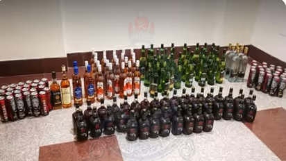 വന്‍ മദ്യശേഖരവുമായി പ്രവാസി പൊലീസിന്റെ പിടിയിലായി