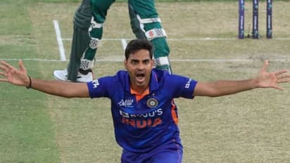 ബും ബും ഭുവി, 26 റണ്‍സിന് നാല് വിക്കറ്റ്; ഏഷ്യാ കപ്പില്‍ പാകിസ്ഥാനെതിരെ റെക്കോര്‍ഡിട്ട് ഭുവനേശ്വര്‍