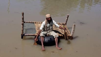 বন্যায় বিপর্যস্ত পাকিস্তান, যোগাযোগ বিচ্ছিন্ন শত শত গ্রাম- বাড়ছে মৃত্যুর সংখ্যা