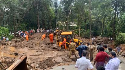 நள்ளிரவில் திடீரென பெய்த கனமழை... மண்ணில் புதைந்த வீடு.. ஒரே குடும்பத்தை சேர்ந்த 5 பேர் பலி...