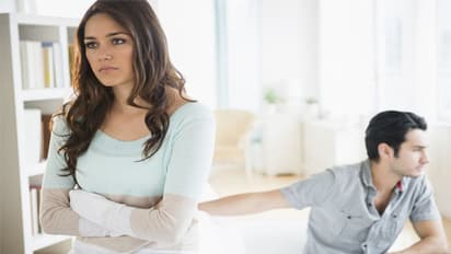 इन 4 बातों से हो सकता है ब्रेकअप, भूलकर भी पार्टनर से ना बोलें, नहीं तो रह जाएंगे अकेले