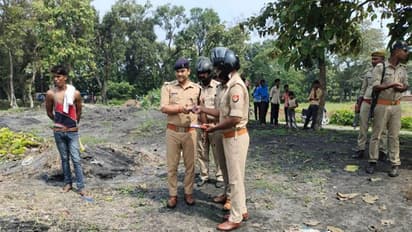 बहराइच: नवजात को नोच रहे थे कुत्ते और तालाब में उतराता मिला 2 साल की मासूम का शव, नहीं हो सकी शिनाख्त