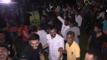 India vs Pakistan: दुबई में फतह मिलते ही मुंबई में मना जश्न, जानें पूरब से पश्चिम-दक्षिण तक कैसे मनाई खुशियां