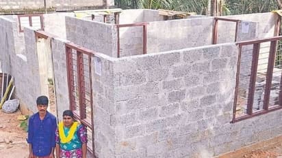 വീട് നിർമ്മാണം നിർത്തി വെക്കണം, പണം തിരിച്ച് നൽകണം, പഞ്ചായത്തിന്റെ നടപടിയിൽ കുഴഞ്ഞ് നിർധന കുടുംബം