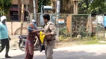 बरेली: जूते-चप्पलों का हार लेकर एसएसपी ऑफिस पहुंची महिला ने उठाया ऐसा कदम, देखने वाले रह गए सन्न