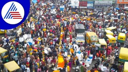 ಬೆಂಗ್ಳೂರಲ್ಲಿ ಆಯುಧಪೂಜೆ ಖರೀದಿ ಭರಾಟೆ: ದುಪ್ಪಟ್ಟು ದರವಿದ್ರೂ ಹೂ-ಹಣ್ಣಿಗೆ ಭಾರೀ ಬೇಡಿಕೆ!