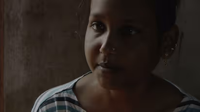 എൽവെറ്റ് റോസ് എബ്രഹാമിന് ഡോക്ടറാകണം, അപൂർവ രോഗത്തിന് ചികിത്സ വേണം, സുമനസ്സുകളുടെ കാരുണ്യം തേടി കുടുംബം