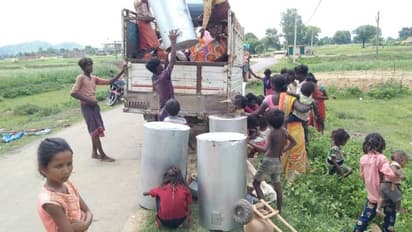 ये कैसी दबंगई: 30 साल से रह रहे 50 दलित परिवारों के घरों को उजाड़ा, जबरदस्ती गांव से खदेड़ा