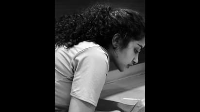 క్యాండీడ్‌ లుక్‌లో కట్టిపడేస్తున్న అనుపమా పరమేశ్వరన్‌.. ఫ్యాన్స్ కి ఊహించని సర్‌ప్రైజ్‌.. చూస్తే వాహ్‌..