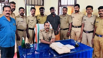 രണ്ട് കൊലക്കേസിലെ പ്രതി, സ്കൂട്ടറിൽ കടത്തിയത് രണ്ടര കിലോ കഞ്ചാവ്, സാഹസികമായി പിടികൂടി എക്സൈസ് സ്ക്വാഡ്