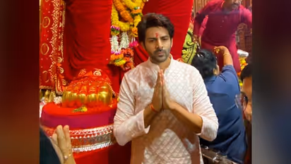  গণপতি বাপ্পার আশীর্বাদ নিতে লালবাগে হাজির কার্তিক আরিয়ান, মুহূর্তে ভাইরাল ছবি