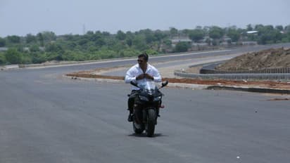 மங்காத்தா ரிலீசாகி 11 ஆண்டுகள் ஆச்சு..! அன்சீன் போட்டோஸை வெளியிட்டு அஜித் ரசிகர்களை குஷியாக்கிய வெங்கட் பிரபு