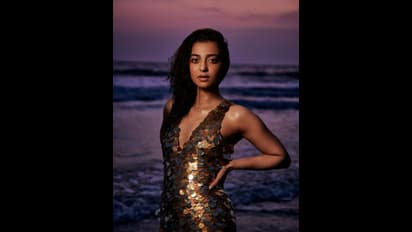 సముద్రంలో కొట్టుకొచ్చిన అందాల సొరచేప.. బాలయ్య భామని ఇలా చూస్తే చెమటలు పట్టాల్సిందే!