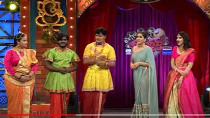 `జబర్దస్త్` వర్ష ముందే మరో అమ్మాయికి లవ్‌ ప్రపోజ్‌చేసిన ఇమ్మాన్యుయెల్‌.. తన లైఫ్‌లో వర్ష లేదంటూ షాక్‌..