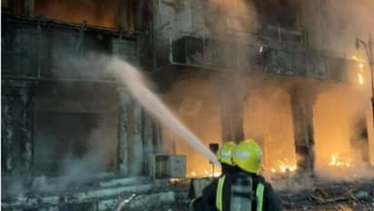 സൗദിയിൽ രണ്ട് കെട്ടിടങ്ങളിൽ വന് അഗ്നിബാധ; കുടുങ്ങിക്കിടന്നവരെ സിവില് ഡിഫന്സ് രക്ഷപ്പെടുത്തി