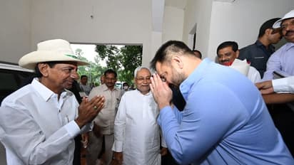 తలకు గులాబీ తలపాగా, మెడలో కండువాతో... బిహార్ పర్యటనలో సరికొత్తగా కేసీఆర్... (Photos)