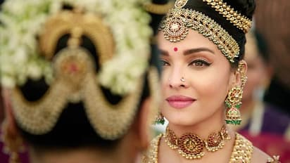 இது அல்லவா குரு மரியாதை... மணிரத்னத்தை கண்டதும் ஐஸ்வர்யா ராய் செய்த செயல்! வைரலாகும் வீடியோ!