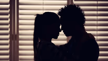 हनीमून पर नई नवेली दुल्हन से नहीं भरा मन तो SEX की तलाश में निकला पति, फिर जो हुआ वो हिला देगा