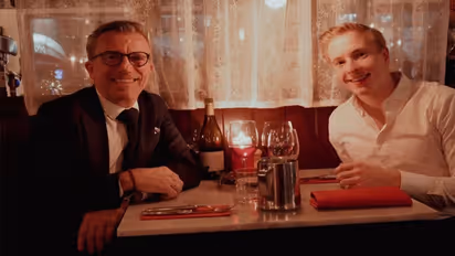 56 साल के शख्स के मोहब्बत में पड़ा 19 साल का लड़का, चाचा बता कर करता रहा ये काम