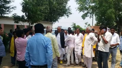 पलामू समुदाय विशेष के लोगों की दबंगई का मामला: महादलितों के गांव पहुंचे भाजपा विधायक रामचंद्र चंद्रवंशी