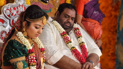 ரவீந்தரை திருமணம் செய்துள்ள.. சீரியல் நடிகை மஹாலட்சுமி முதல் கணவர் யார்? விவாகரத்துக்கு என்ன காரணம் தெரியுமா?